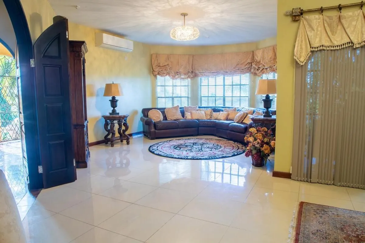 Paradise Chalet Luxurious Villa Richmond